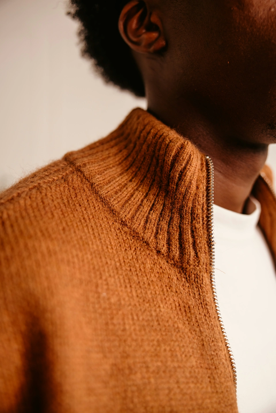 Camel wool-blend zip-up cardigan — ribbed stand collar and shoulder detail